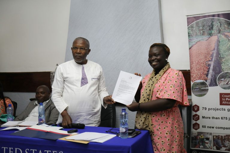 SIGNATURE DE CONTRAT DE SUBVENTION ENTRE REBUILD WONEN’S HOPE ET USADF